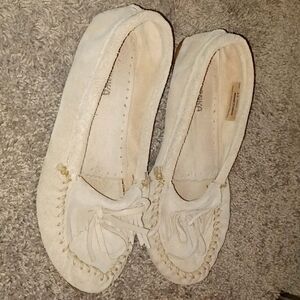 Minnetonka Moccasins 408T - Women's Kilty Hardsole Moccasin -Suede Size 8.5